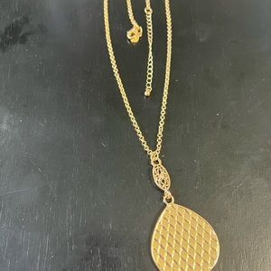 ONE PRE-OWNED 26” GOLDTONE PENDANT NECKLACE CTM2